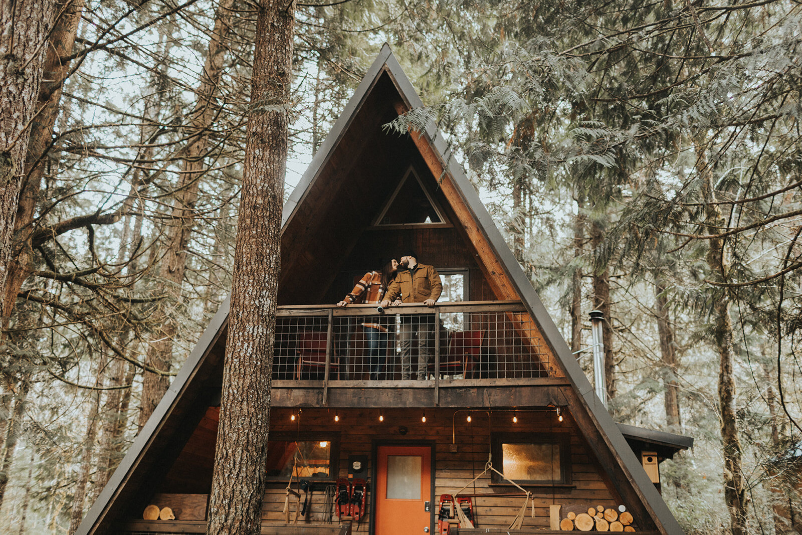 Little Owl Cabin Engagement Session // Mt. Rainier, WA // Lisa+Matt ...