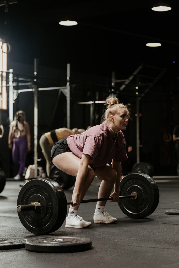 woman in gym lifting barbell