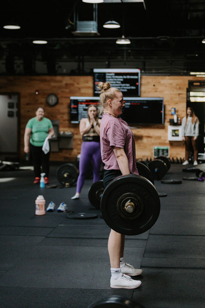 woman in gym lifting barbell